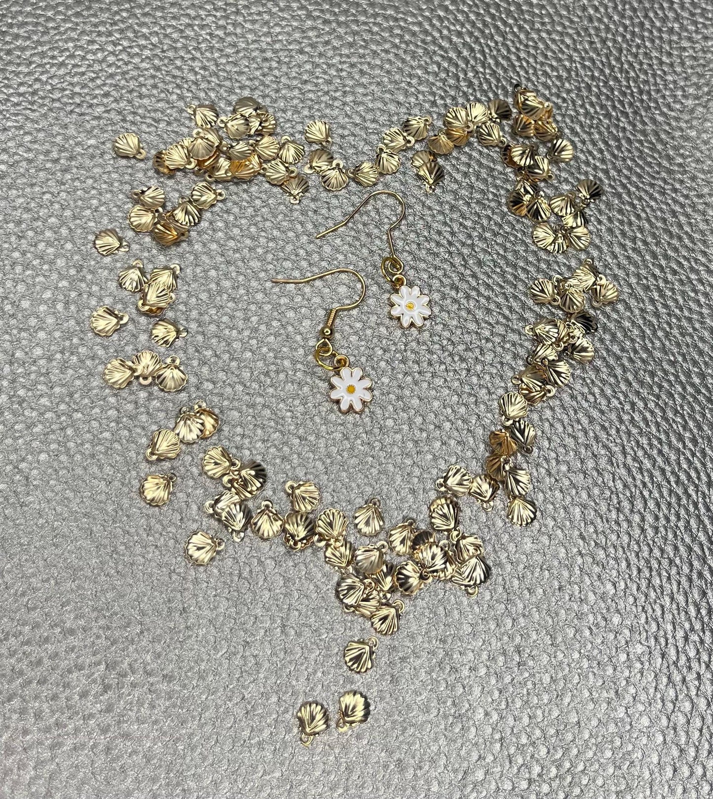 Charming gold daisy dangly earrings with delicate floral design, ideal for enhancing your style with a touch of nature-inspired elegance.