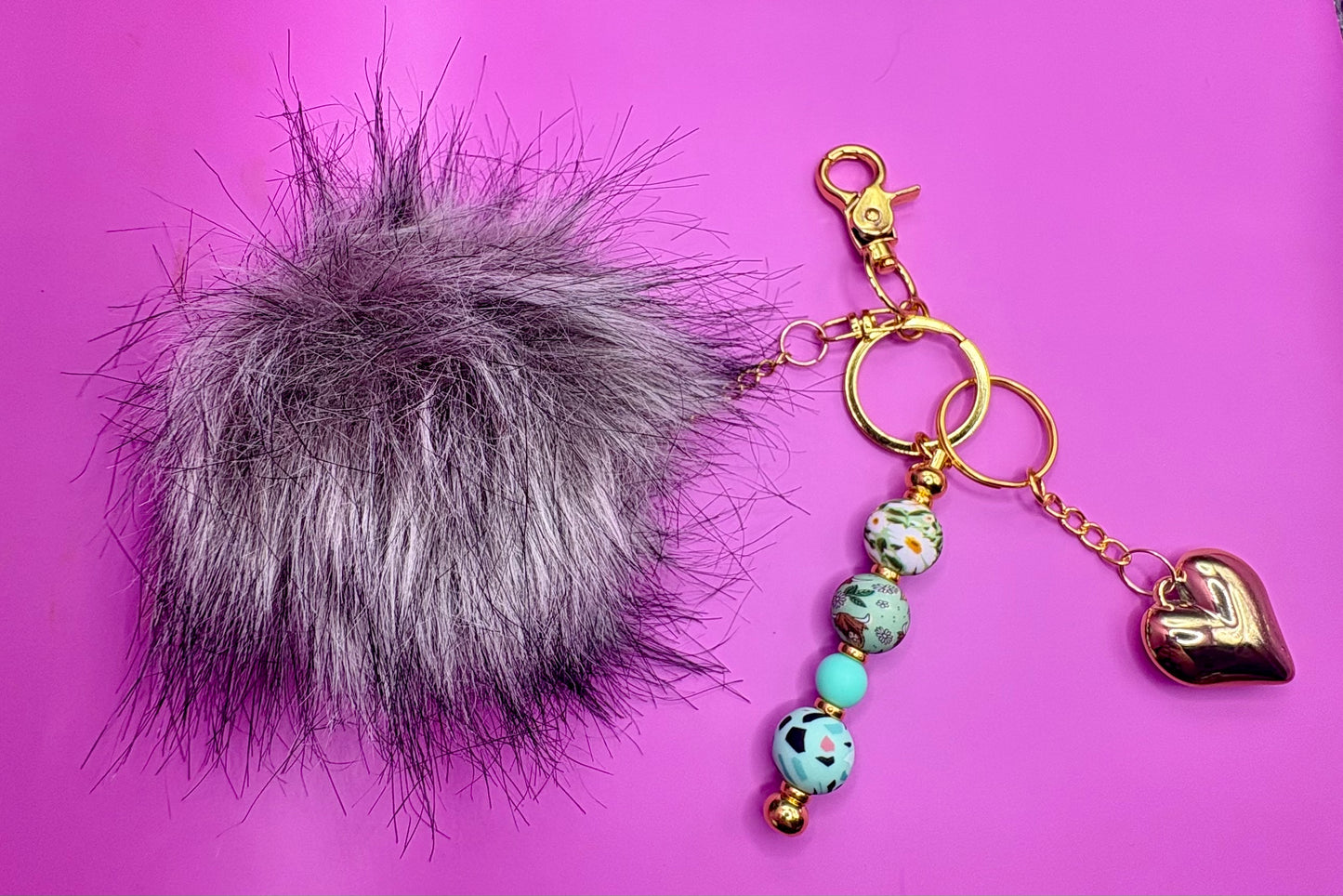 Chic Beaded Keyring Keychain with Pendant - Colorful Accessory for Keys and Bags - Ideal Gift for Trendsetters highland cow beads