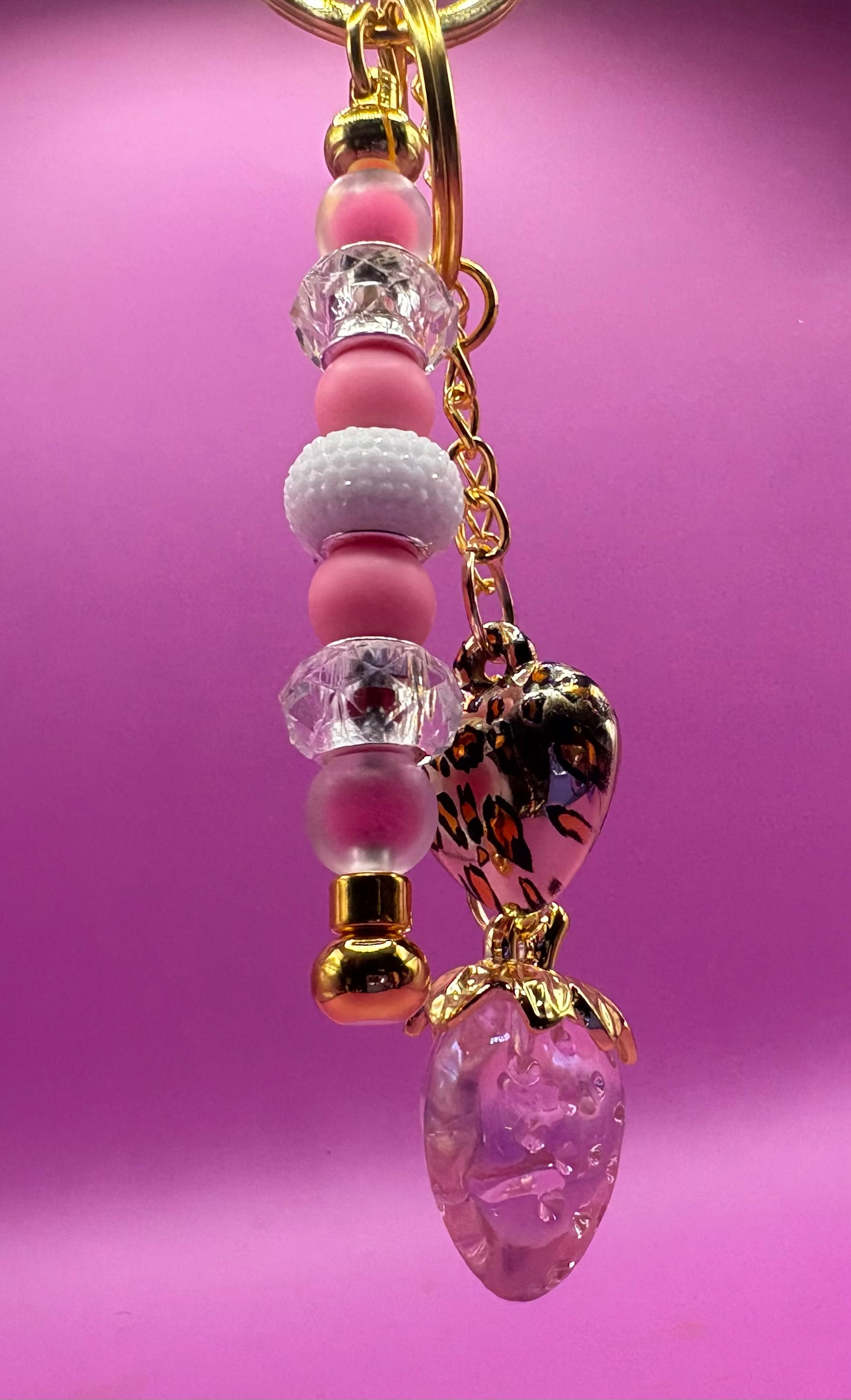 Stylish Beaded Keyring Keychain with Leopard Print Heart - Trendy Accessory for Keys and Bags - Perfect Gift for Fashion Lovers