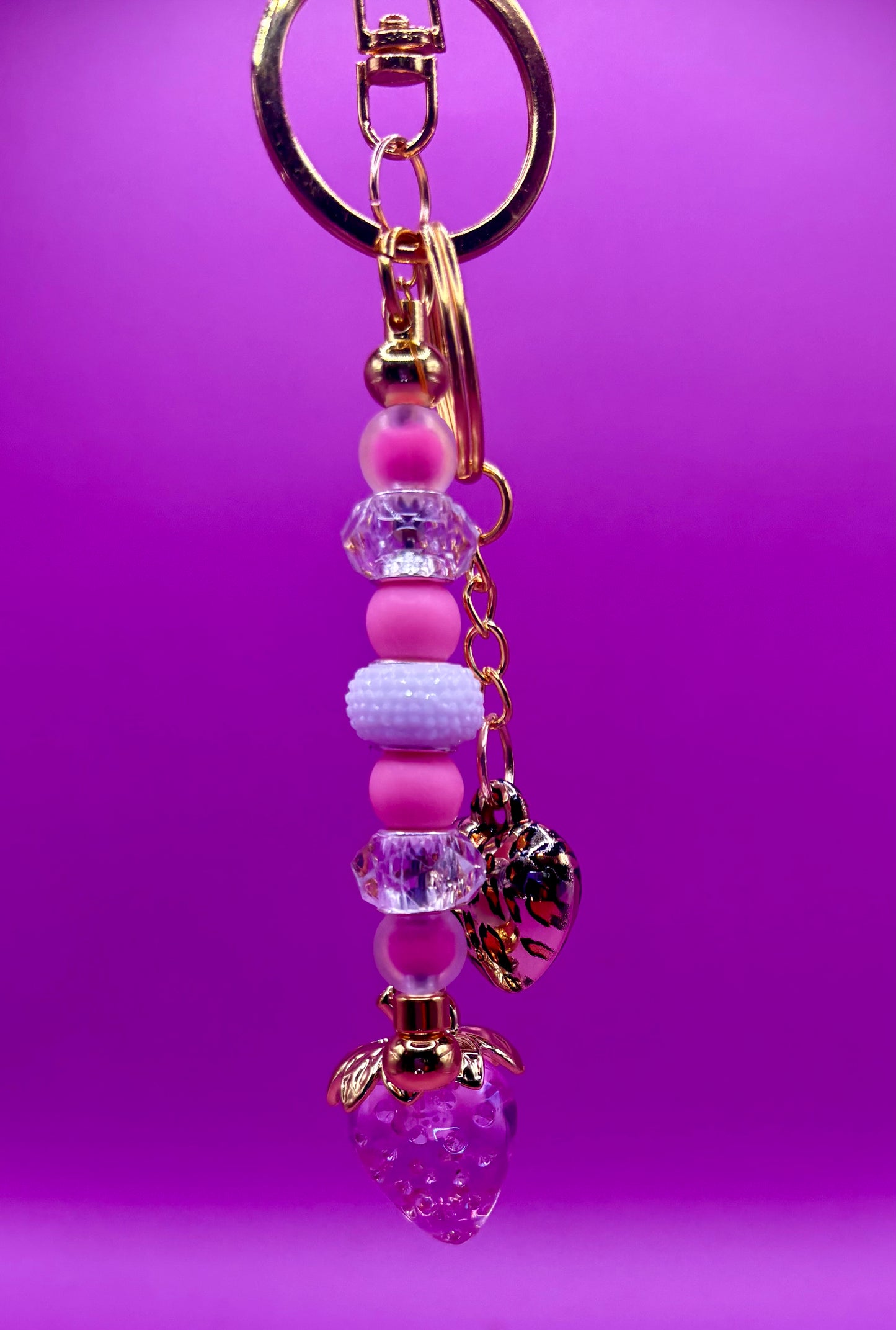 Stylish Beaded Keyring Keychain with Leopard Print Heart - Trendy Accessory for Keys and Bags - Perfect Gift for Fashion Lovers