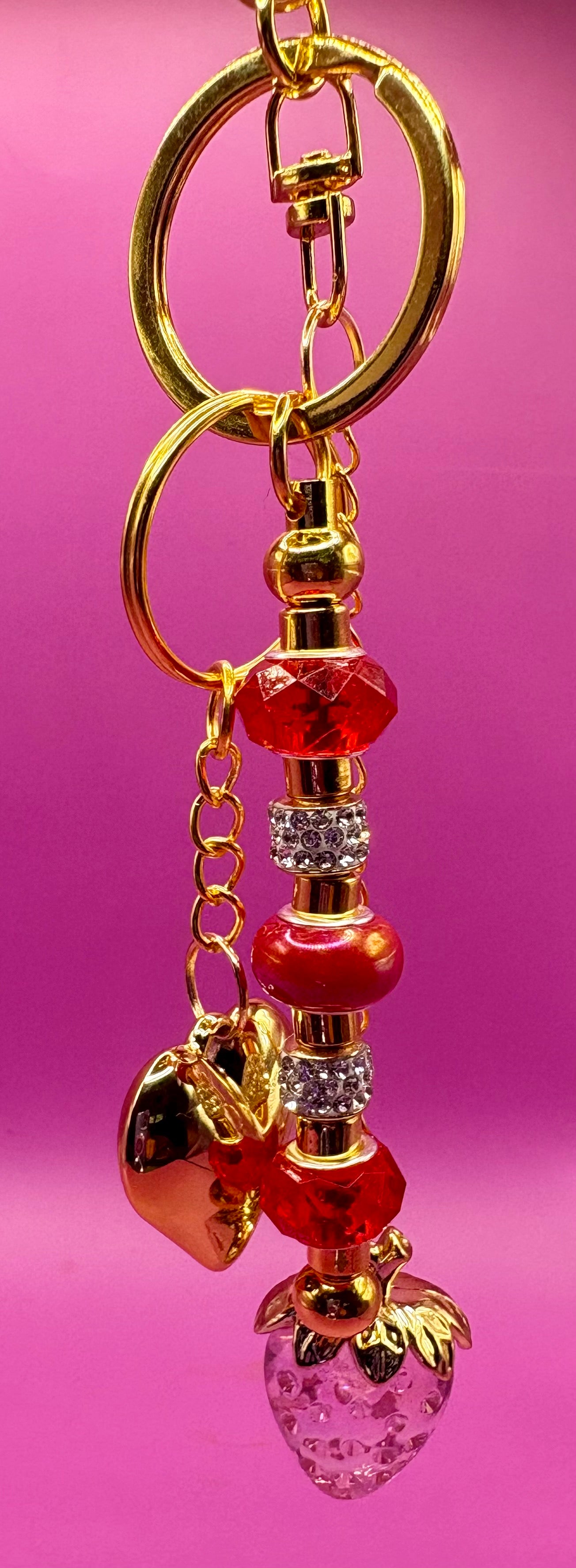 Charming Beaded Keyring Keychain with Heart Pendant - Colorful Accessory for Keys and Bags - Ideal Gift for Loved Ones