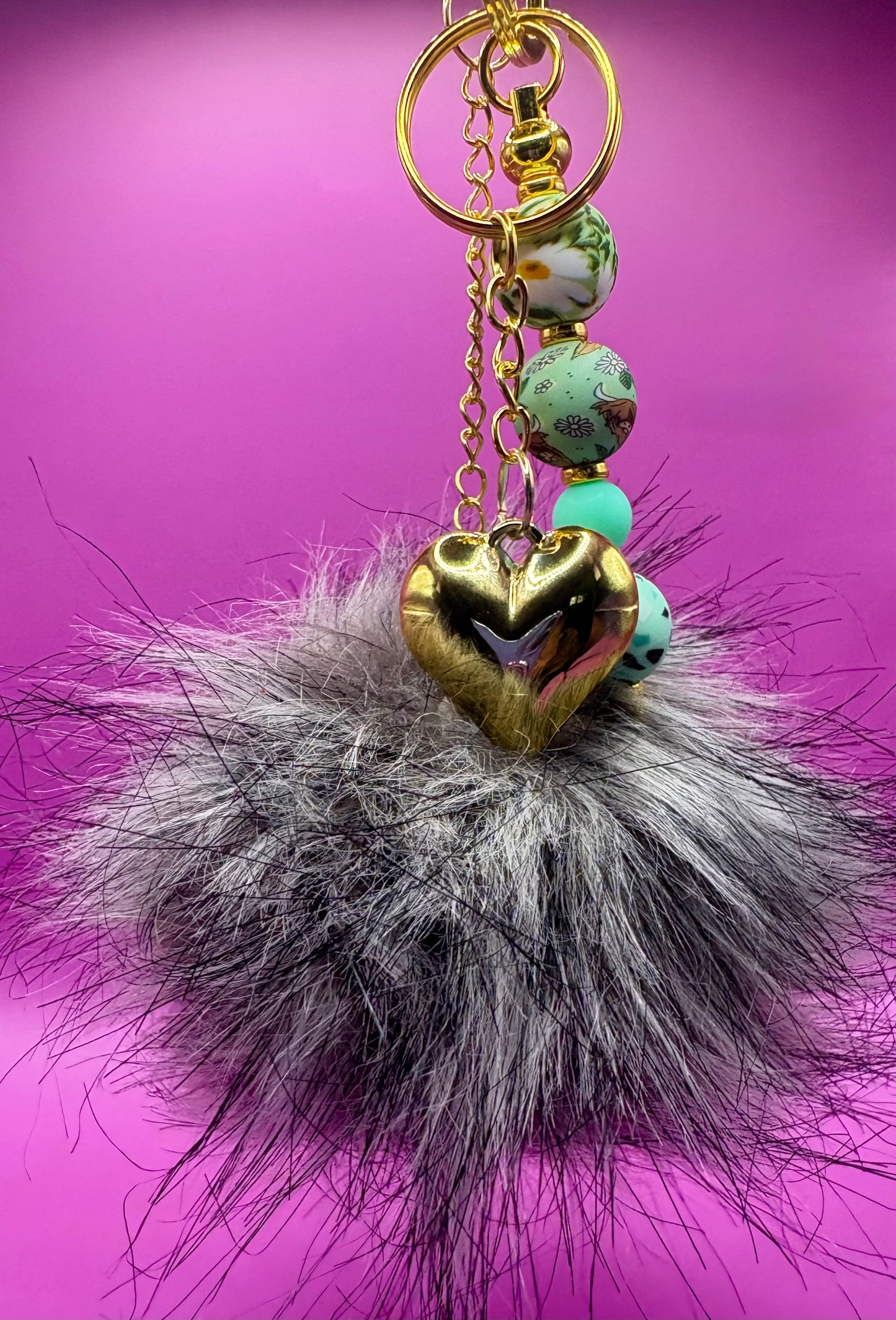 Chic Beaded Keyring Keychain with Pendant - Colorful Accessory for Keys and Bags - Ideal Gift for Trendsetters highland cow beads