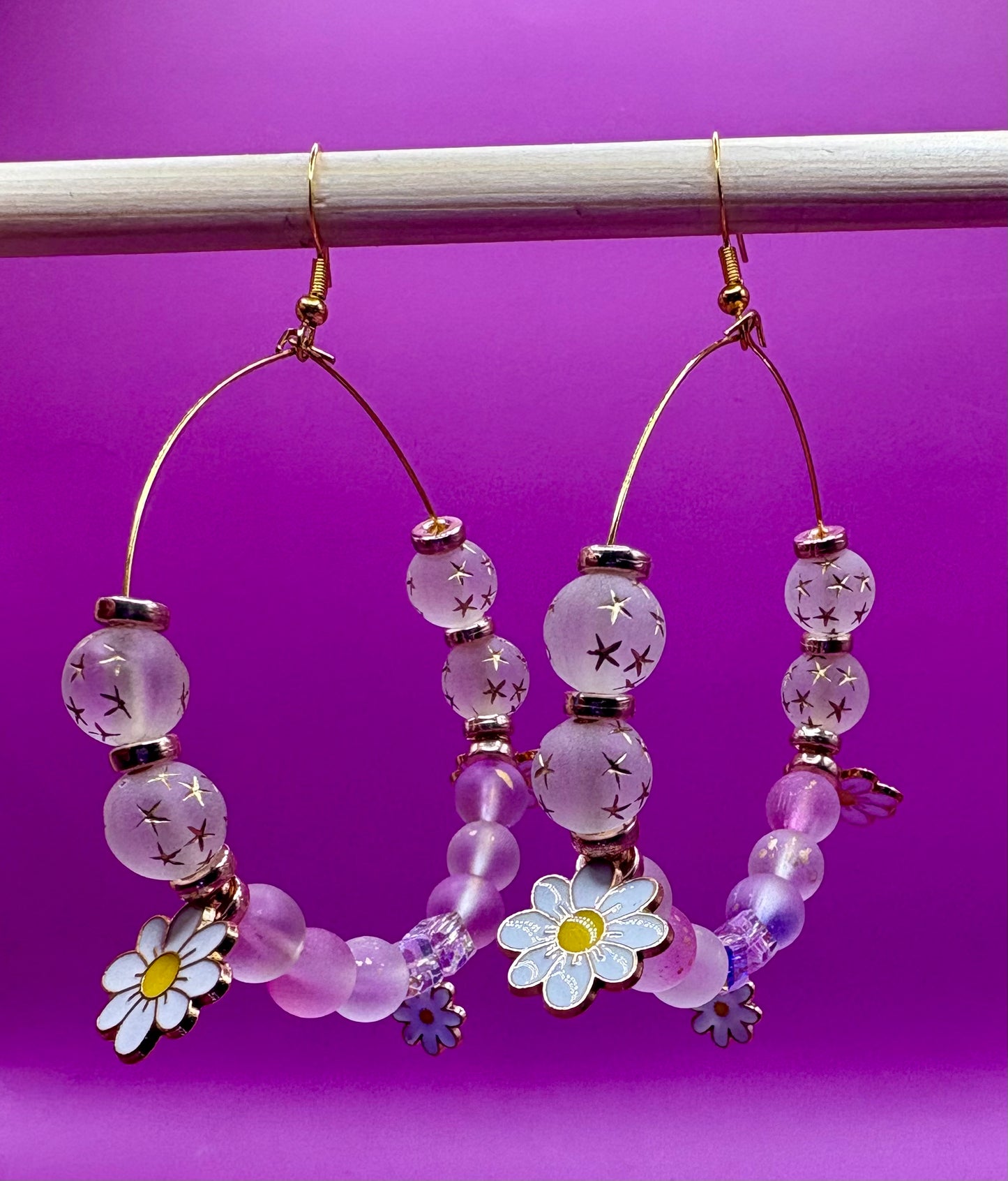 Stylish handmade beaded hoop earrings in a daisy gold design, featuring vibrant colors and floral accents, perfect for adding a touch of elegance to any outfit and ideal for spring and summer fashion.