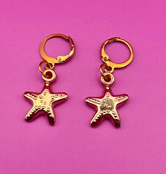 Charming small starfish earrings, ideal for ocean lovers and beach enthusiasts, adding a playful nautical touch to any outfit.