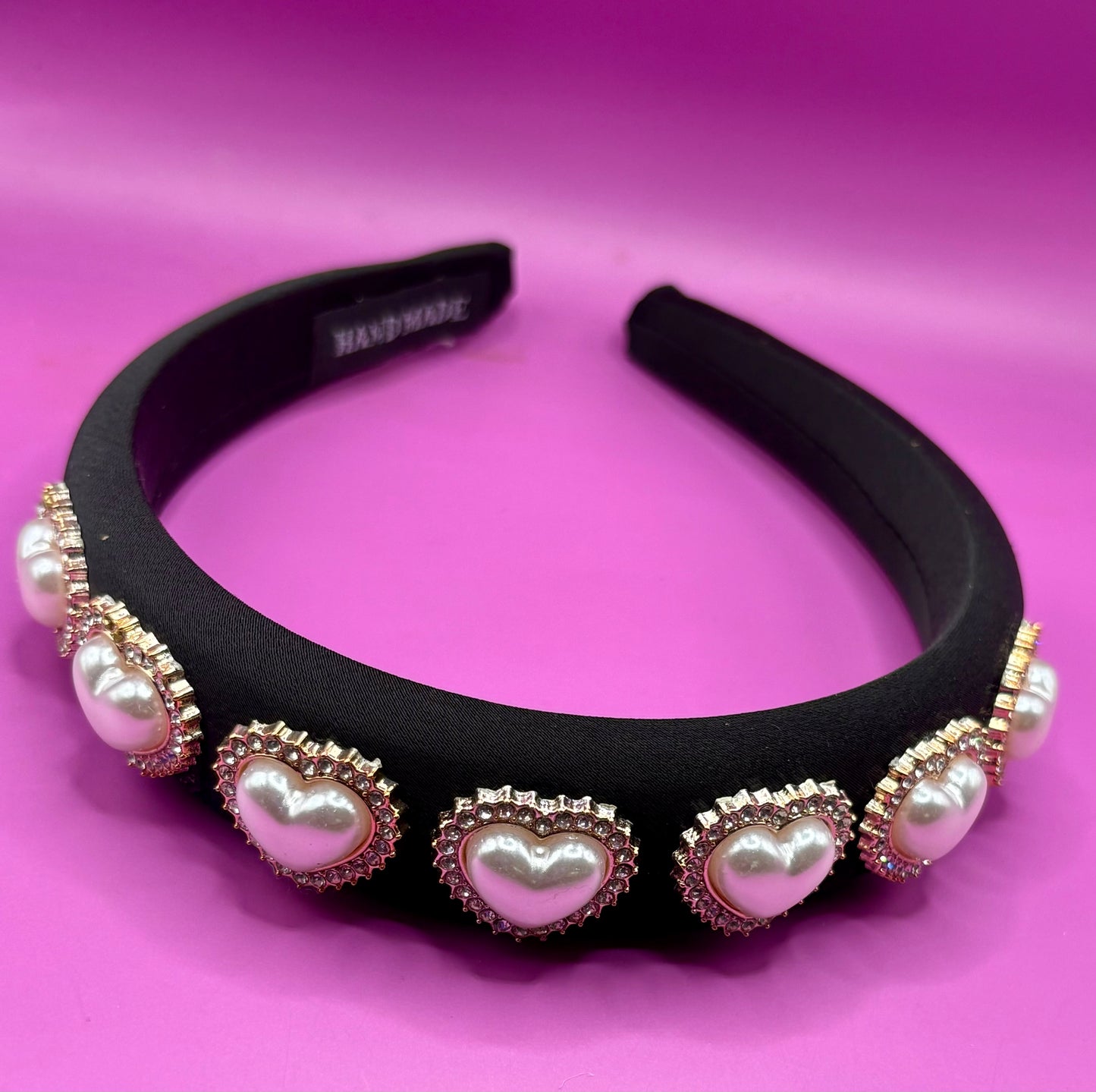 Stylish glass rhinestone hand-decorated velvet headband, ideal for casual and evening events and adding a touch of glamour to your outfit.