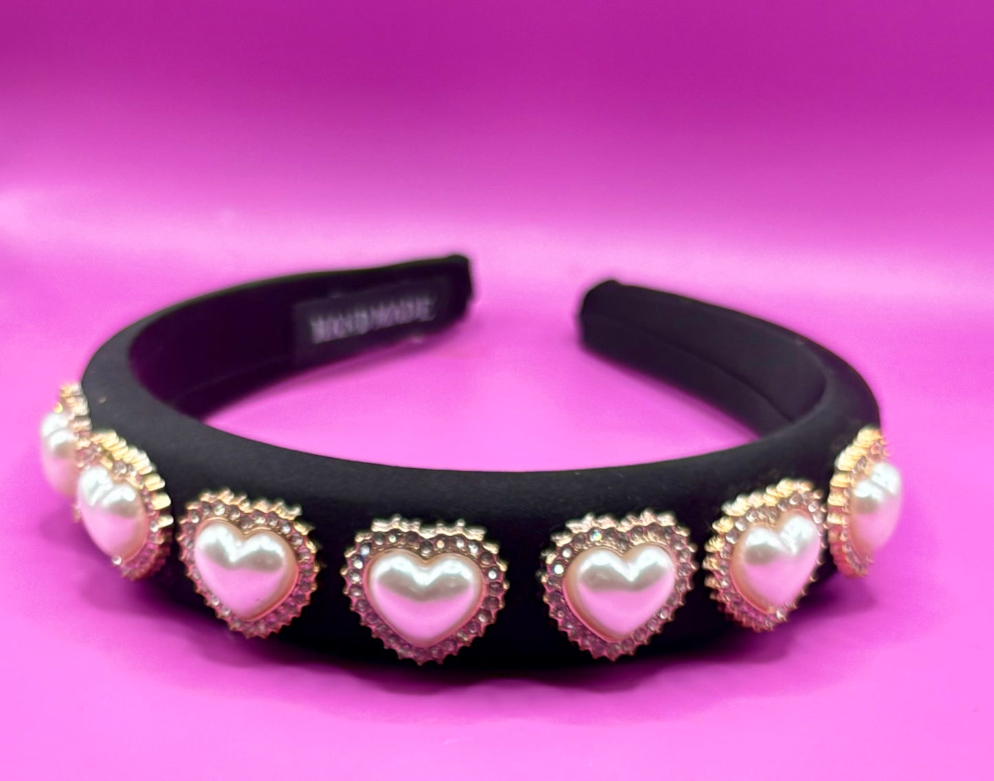 Stylish glass rhinestone hand-decorated velvet headband, ideal for casual and evening events and adding a touch of glamour to your outfit.
