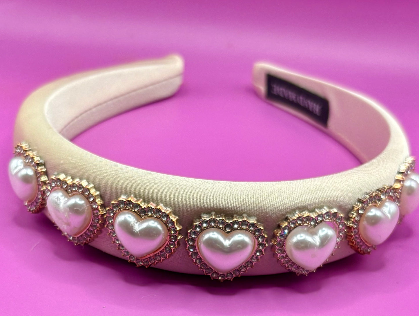 Stylish glass rhinestone hand-decorated velvet headband, ideal for casual and evening events and adding a touch of glamour to your outfit.