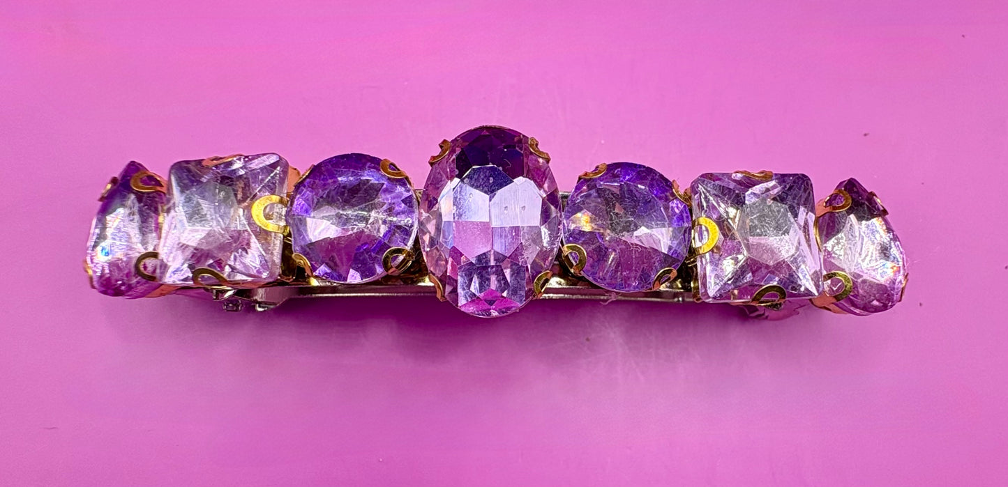 Eye-catching glass rhinestone statement prong clip for hair, perfect for elevating your hairstyle with glamorous sparkle and shine.