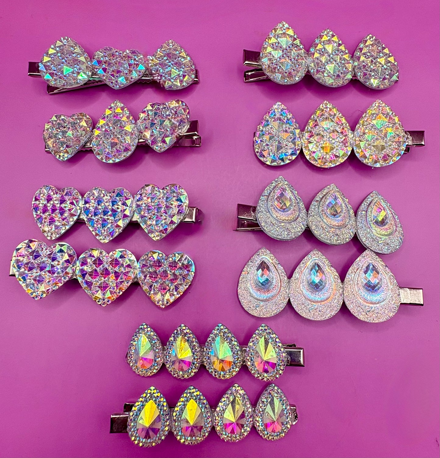 Charming heart oval glitter sparkly small hair clip, ideal for adding a touch of whimsy and sparkle to your hairstyle