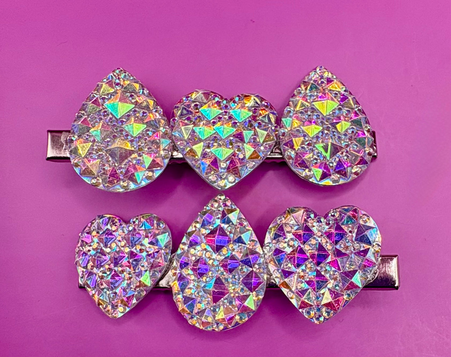Charming heart oval glitter sparkly small hair clip, ideal for adding a touch of whimsy and sparkle to your hairstyle
