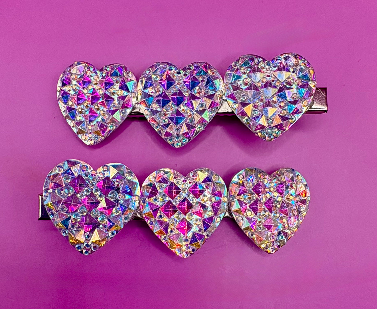 Charming heart oval glitter sparkly small hair clip, ideal for adding a touch of whimsy and sparkle to your hairstyle