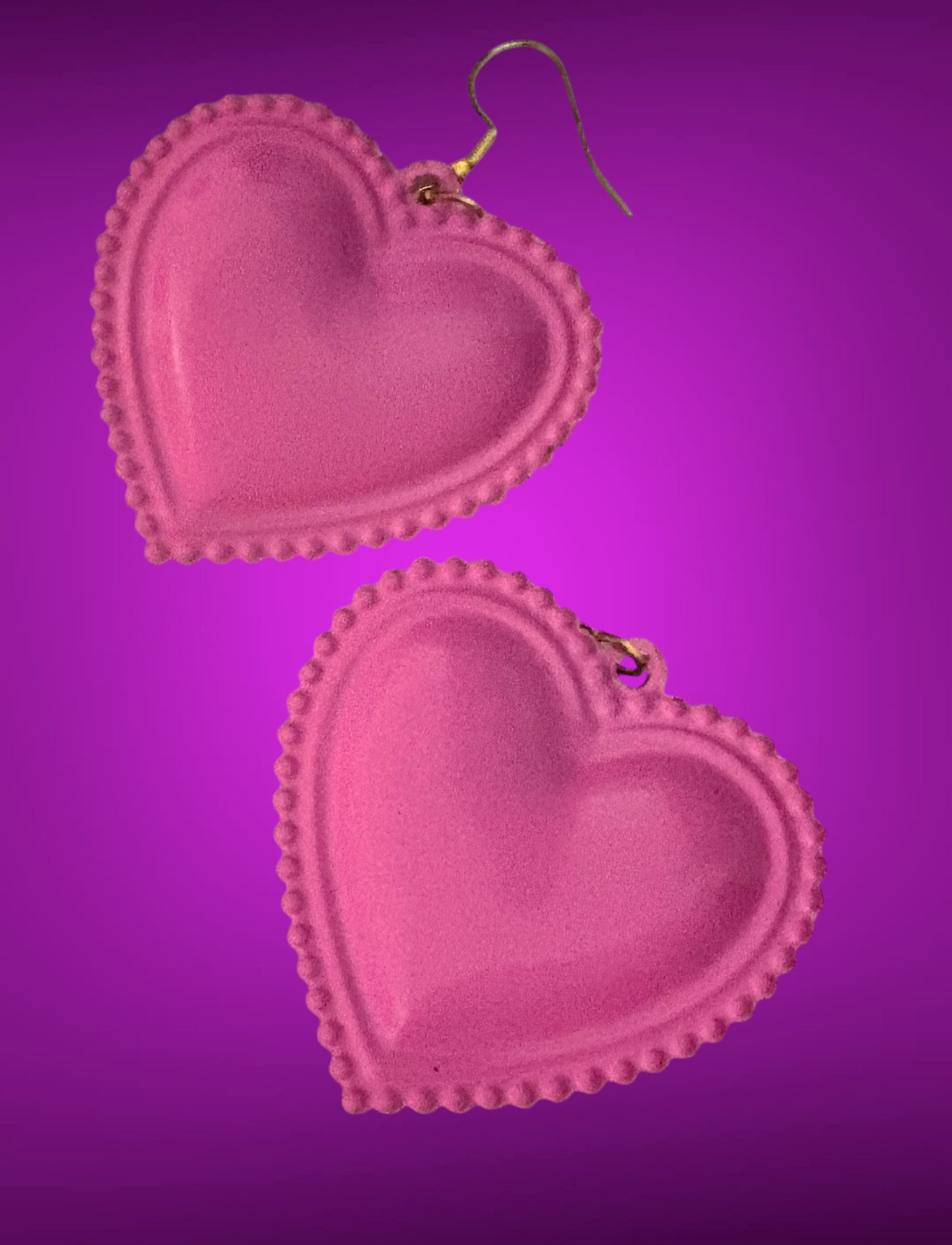 Trendy heart pendant necklace featuring a leopard print design in pink, perfect for adding a bold and stylish statement to any outfit, ideal for animal print lovers and fashion enthusiasts.