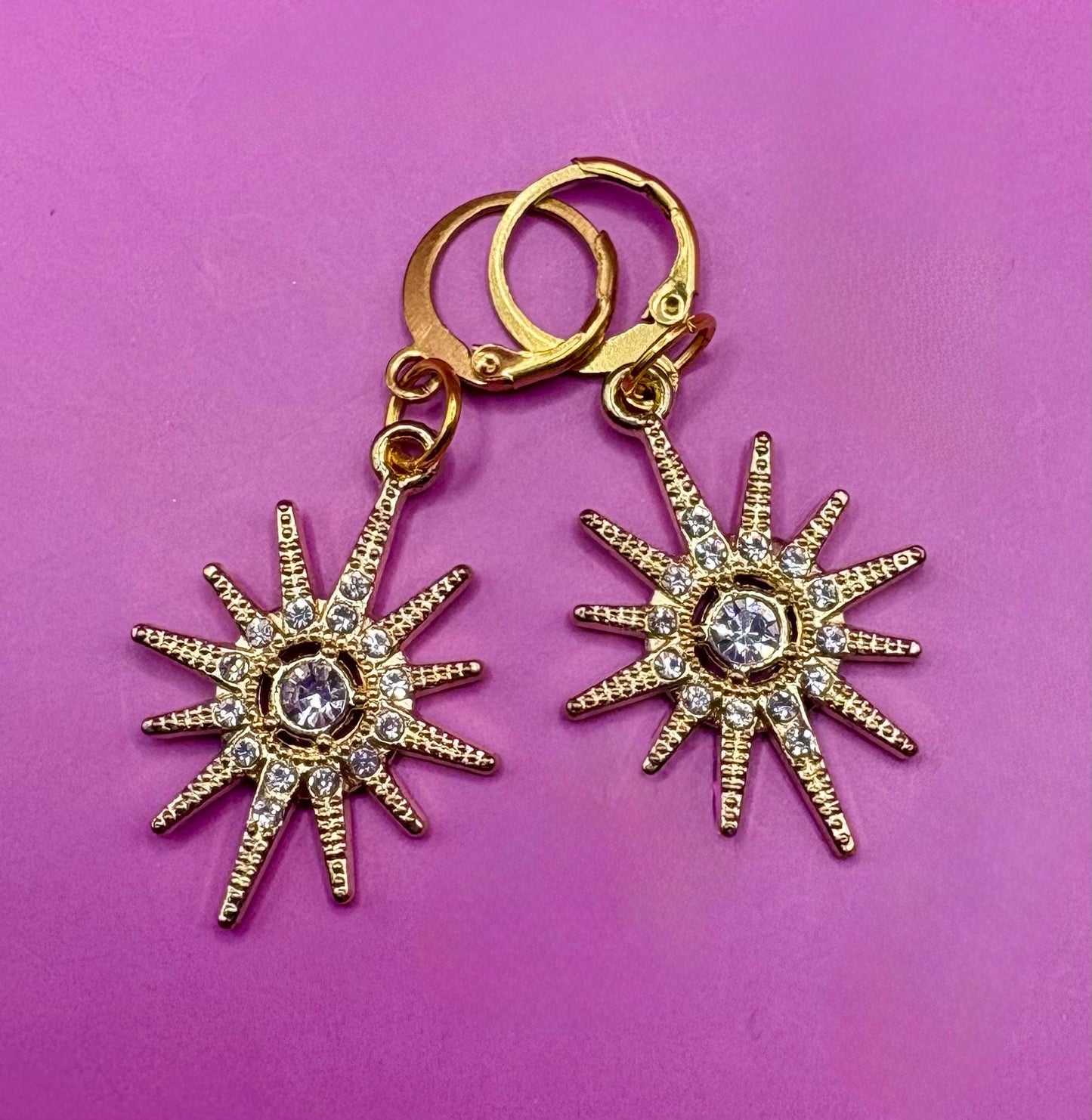 Stunning bright star earrings- colour gold