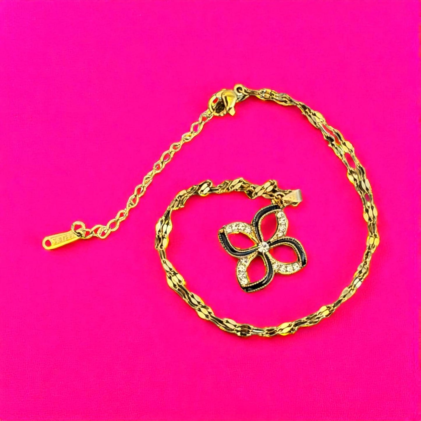 Elegant Gold Flower Pendant Necklace – Adjustable 38cm Chain with Extender