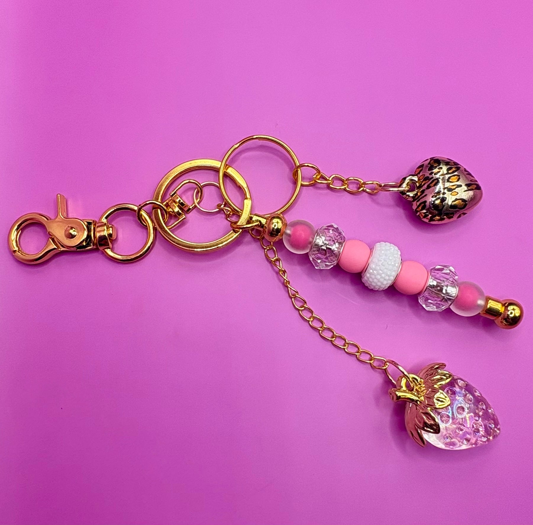 Stylish Beaded Keyring Keychain with Leopard Print Heart - Trendy Accessory for Keys and Bags - Perfect Gift for Fashion Lovers