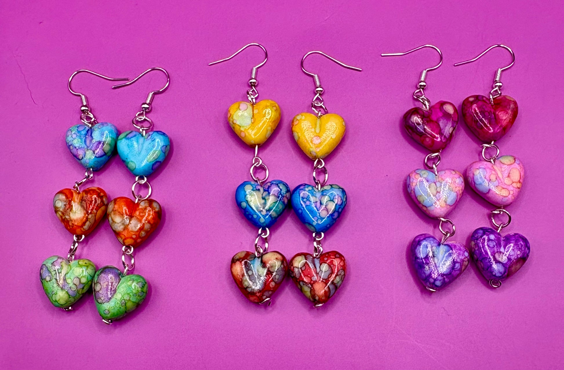 Elegant long dangly drop earrings featuring marble heart-shaped resin designs, ideal for enhancing your outfit with a chic and modern accessory for any event.