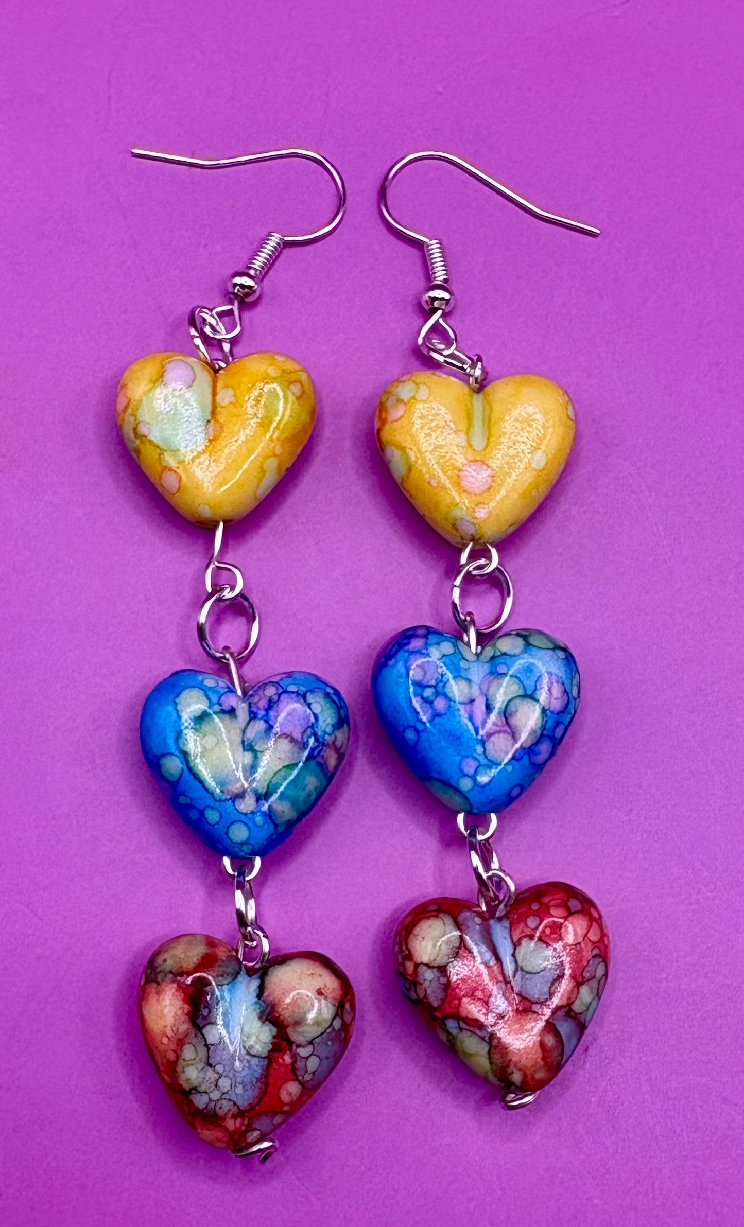 Elegant long dangly drop earrings featuring marble heart-shaped resin designs, ideal for enhancing your outfit with a chic and modern accessory for any event.