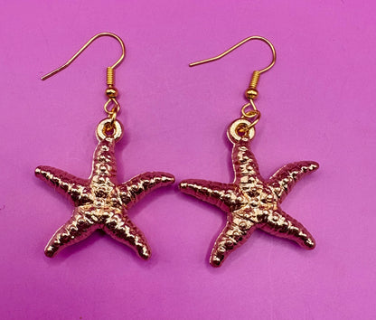 Eye-catching large starfish earrings, perfect for beach lovers and ocean-themed accessories, adding a playful touch to any outfit.