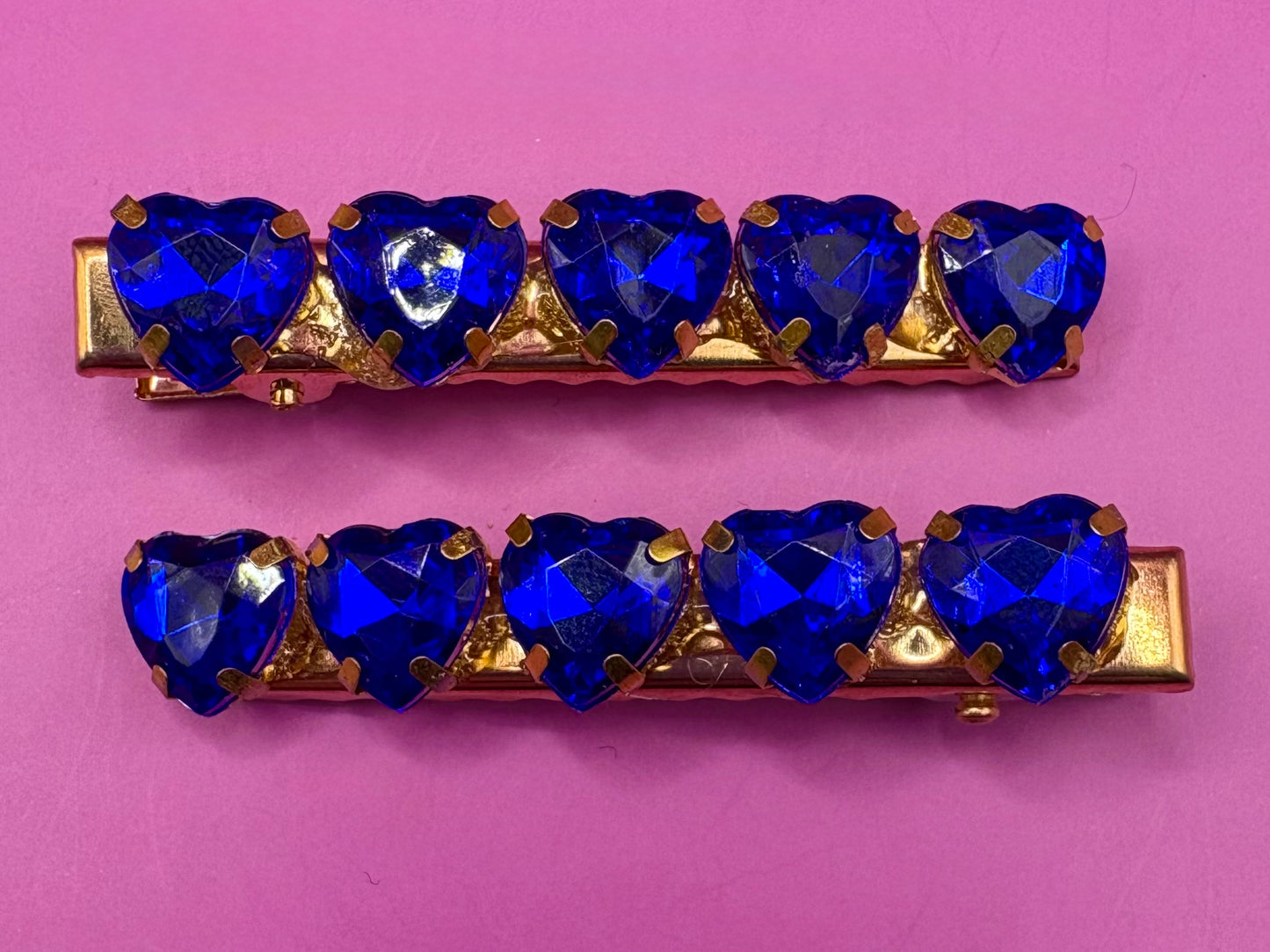 Charming small heart-shaped earrings adorned with sparkling rhinestones, ideal for adding a touch of glam to any outfit or as a gift for loved ones.