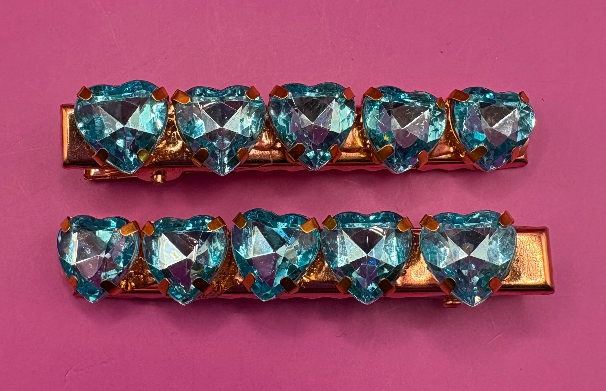 Charming small heart-shaped earrings adorned with sparkling rhinestones, ideal for adding a touch of glam to any outfit or as a gift for loved ones.
