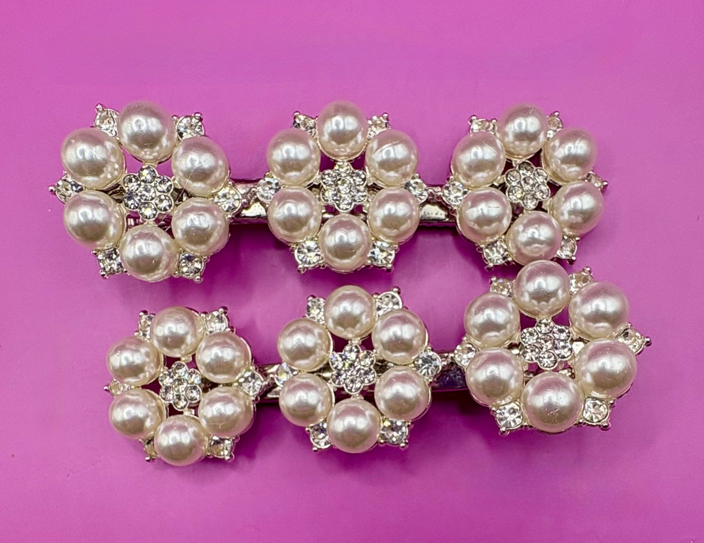 Stylish silver  gold pearlescent hair clip with sparkling pearl accents, perfect for elegant hairstyles and special occasions.
