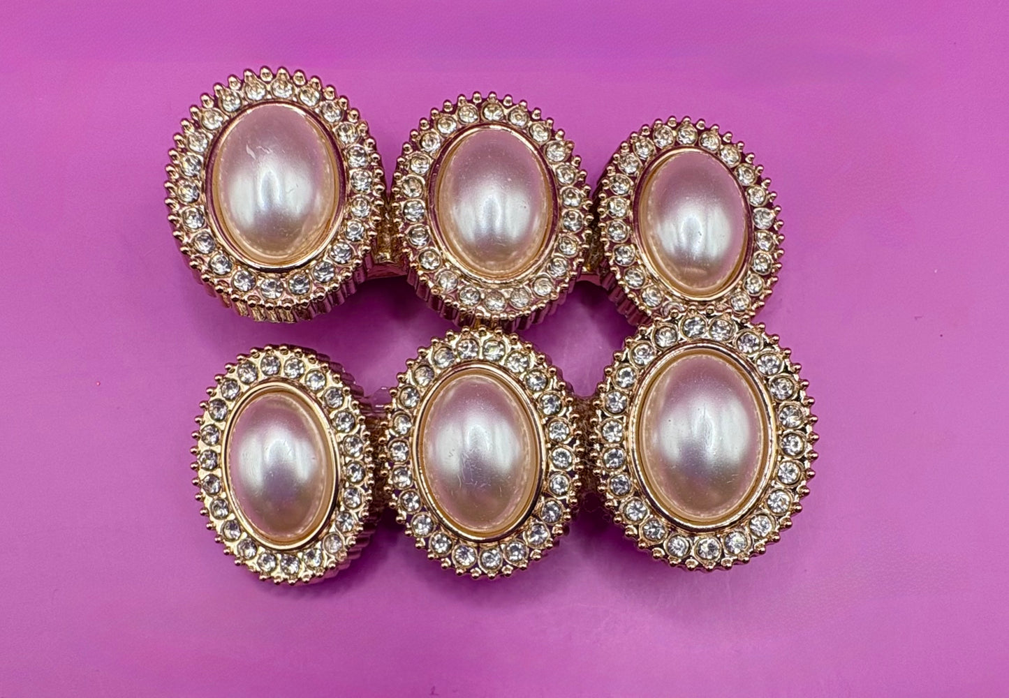 Stylish silver  gold pearlescent hair clip with sparkling pearl accents, perfect for elegant hairstyles and special occasions.