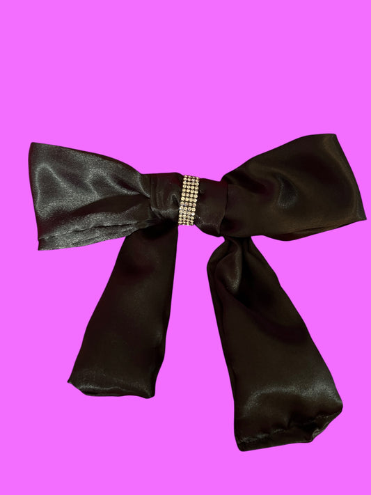 Stylish  hair clip bow in black, ideal for securing hairstyles and adding a chic touch to any look, perfect for both casual and formal occasions.