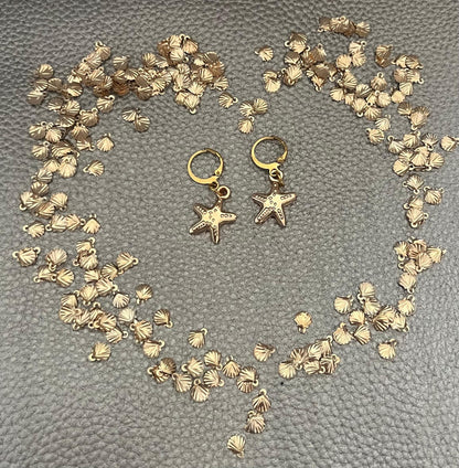 Charming small starfish earrings, ideal for ocean lovers and beach enthusiasts, adding a playful nautical touch to any outfit.