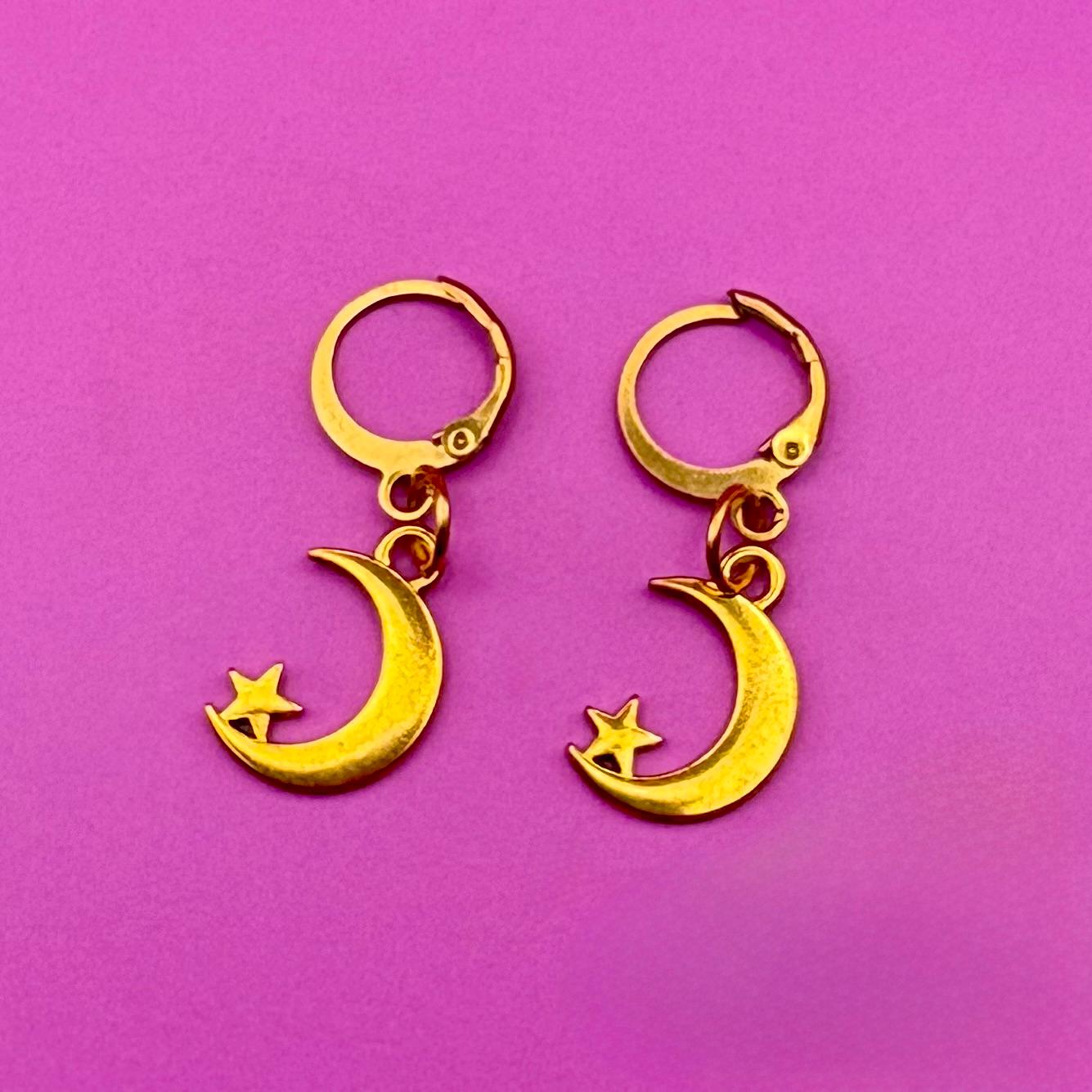 Small cute moon and star earrings- colour gold