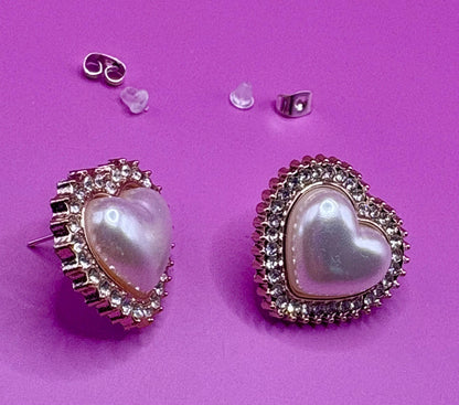 Elegant rose gold heart-shaped earrings featuring lustrous pearls, ideal for adding a touch of sophistication and romance to any jewelry collection.