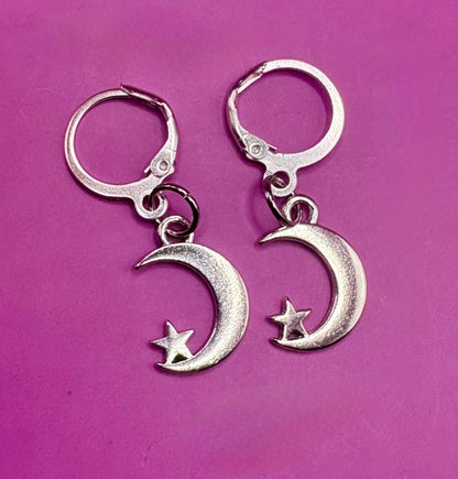 Small cute moon and star earrings- colour gold