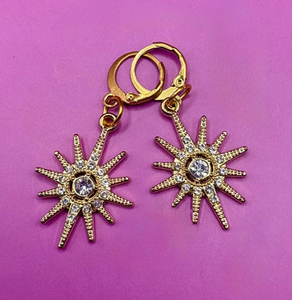 Stunning bright star earrings- colour gold