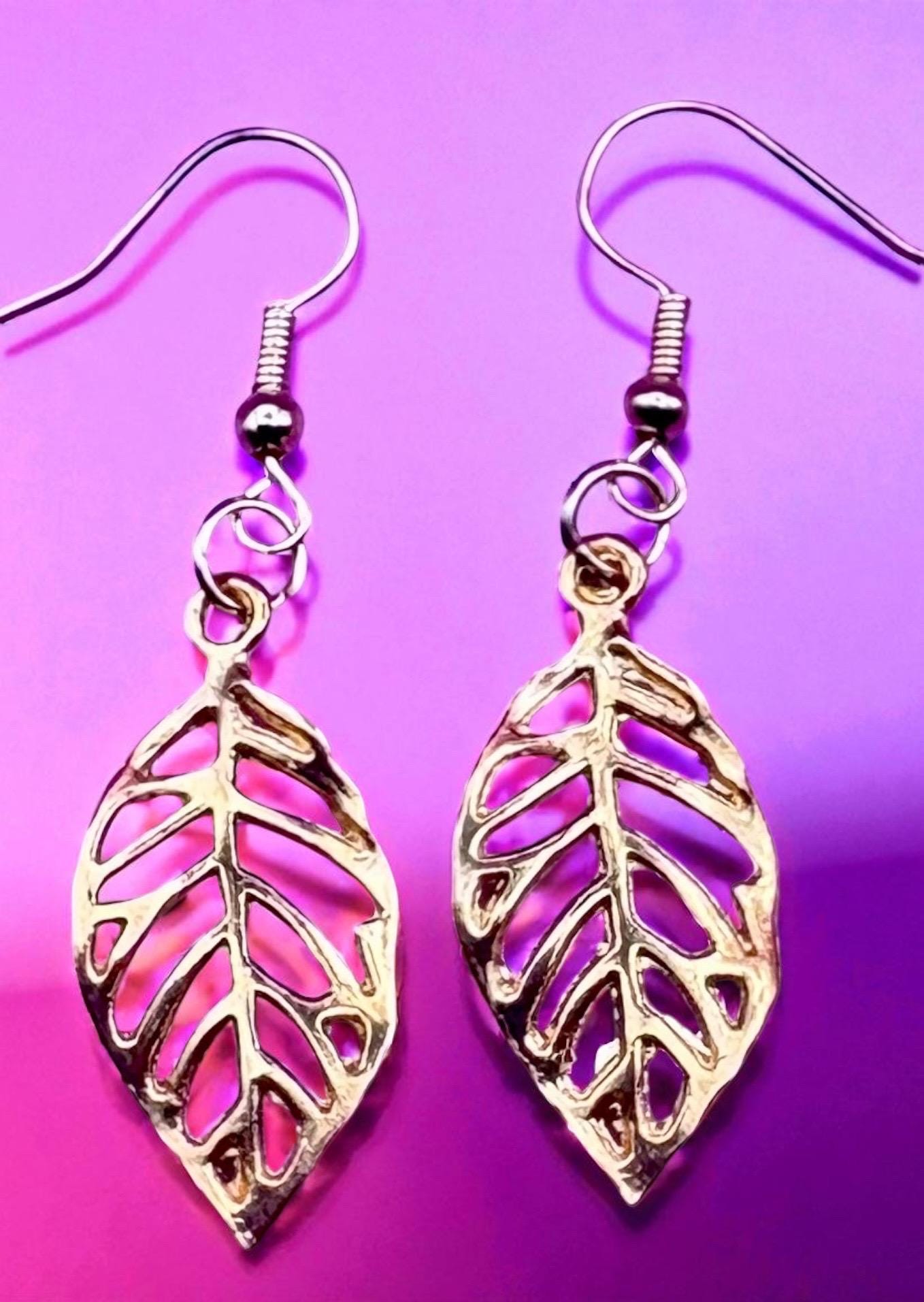 Cute gold leaf dangly earrings perfect for autumn