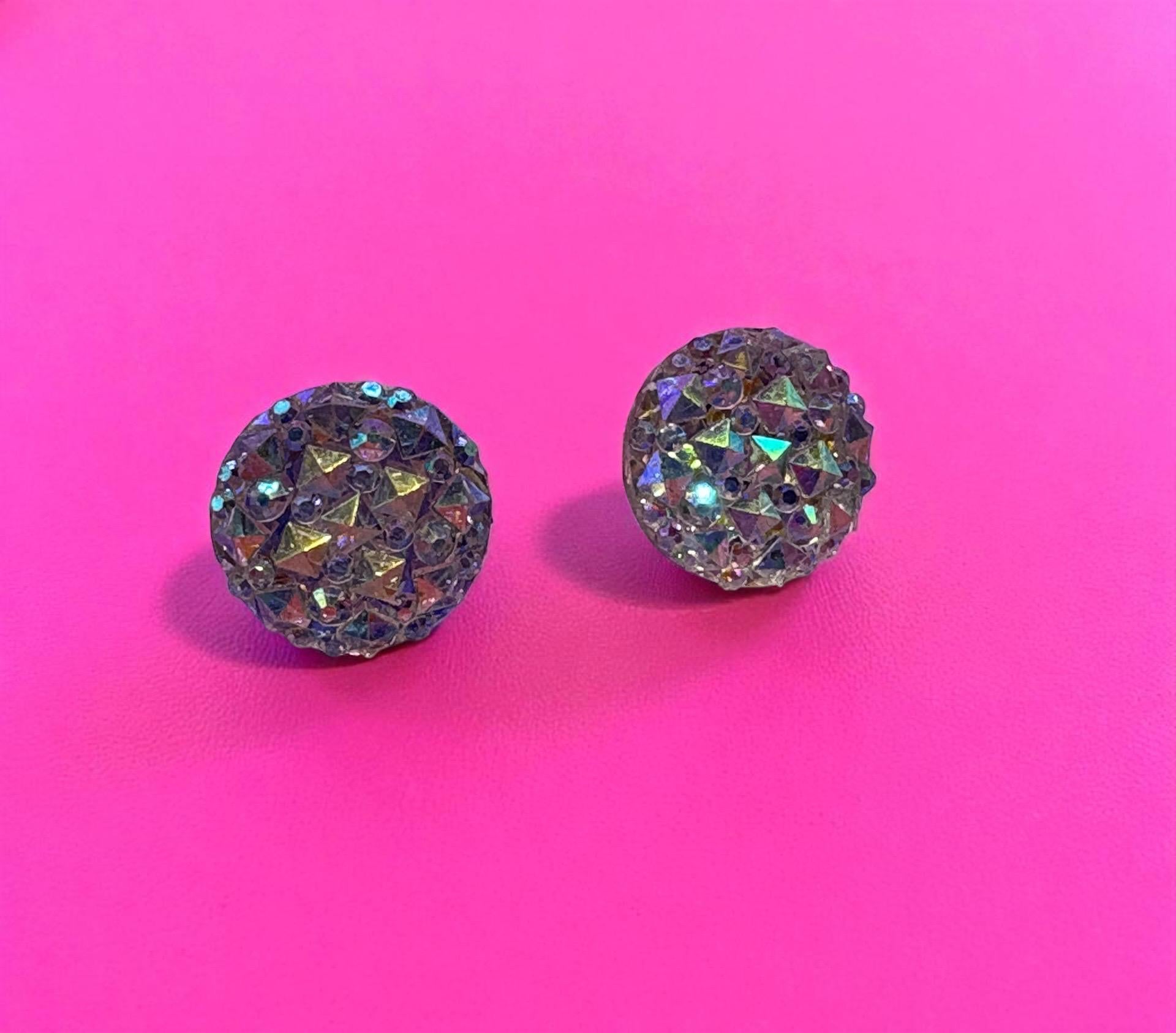 Dazzling silver Stud Earrings: Sparkling Round Crystal Design, Vibrant Color, for Any Occasion