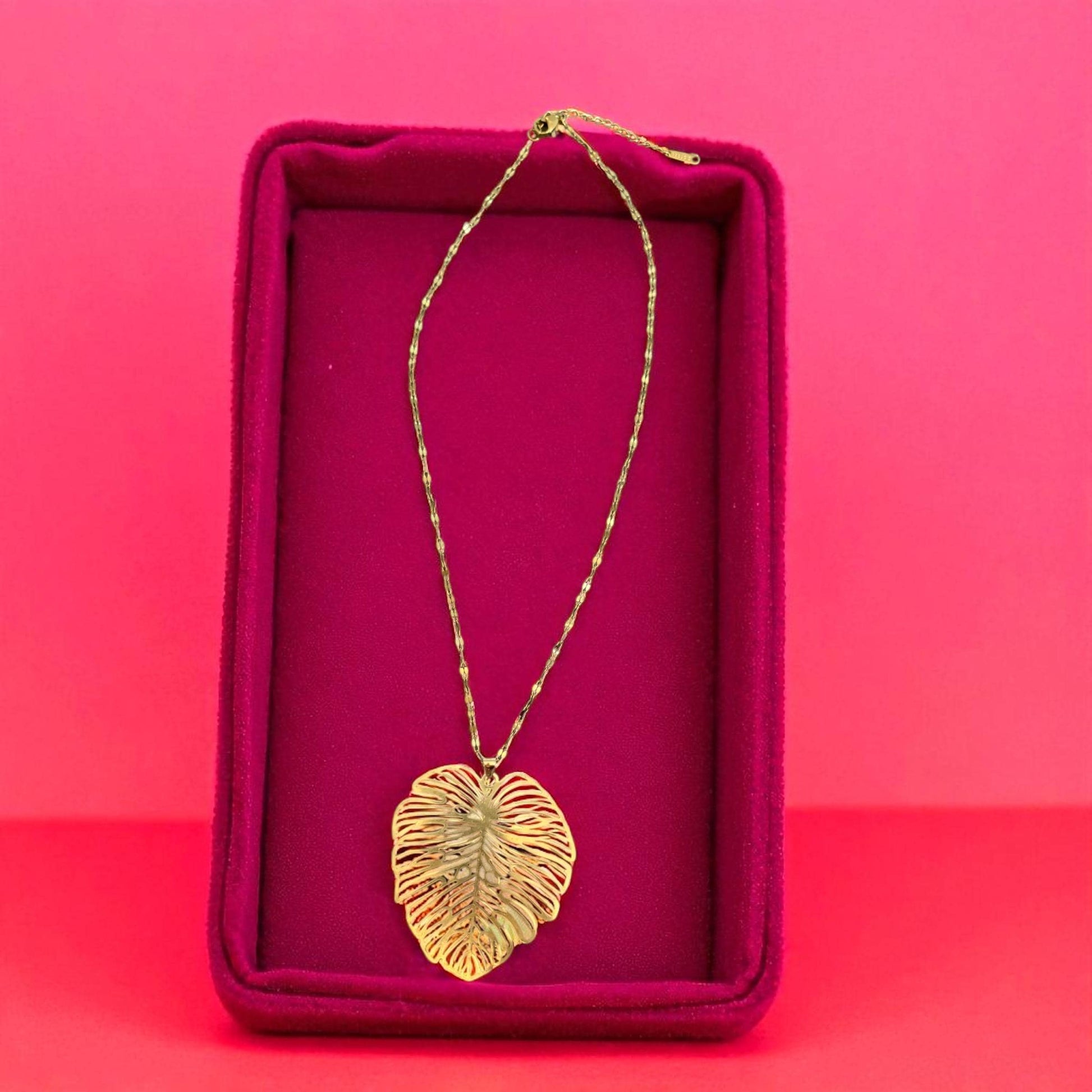 Stylish Gold Monstera Leaf Necklace – 38cm Chain with 5cm Extender