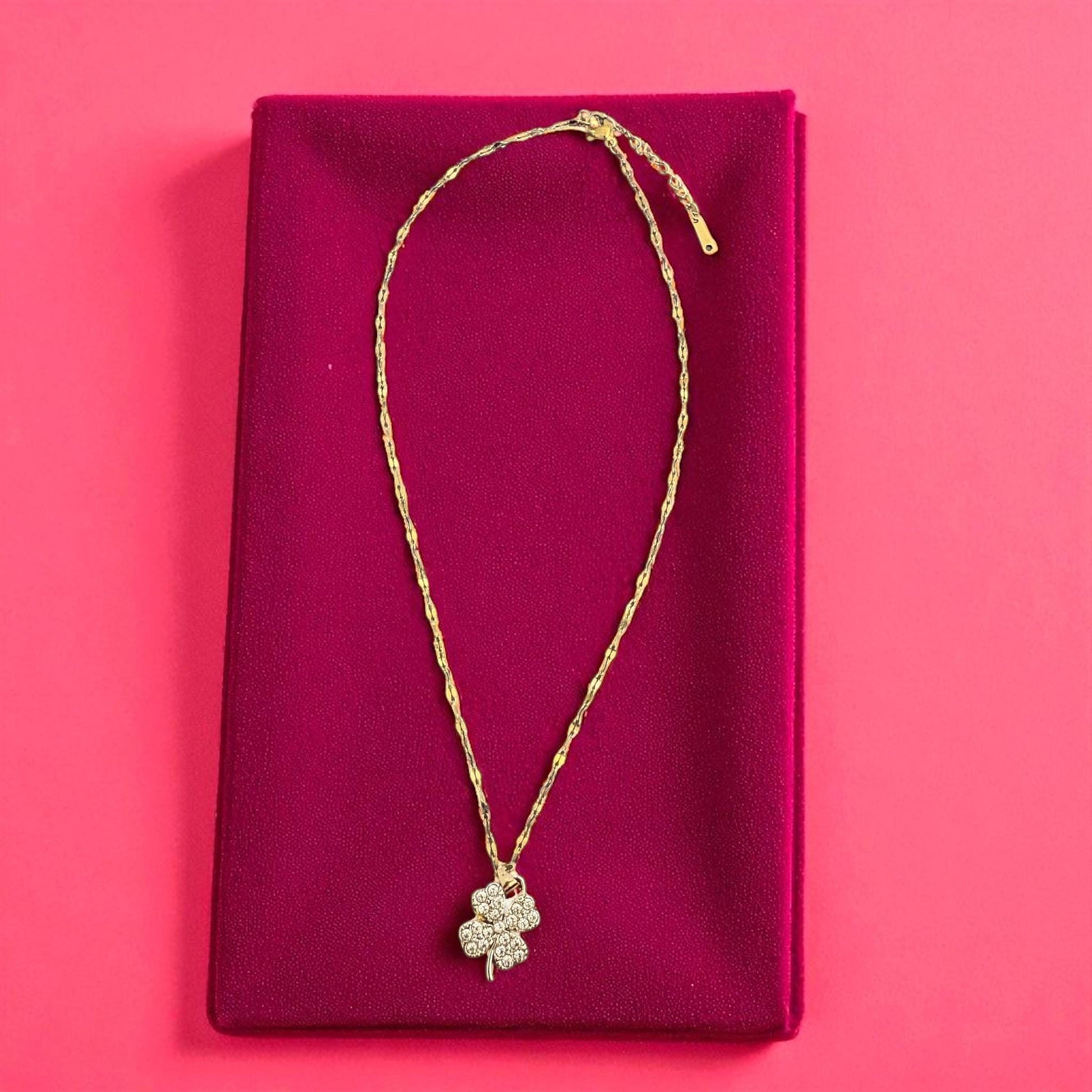 Sparkling Gold Four-Leaf Clover Necklace – 38cm Chain with 5cm Extender