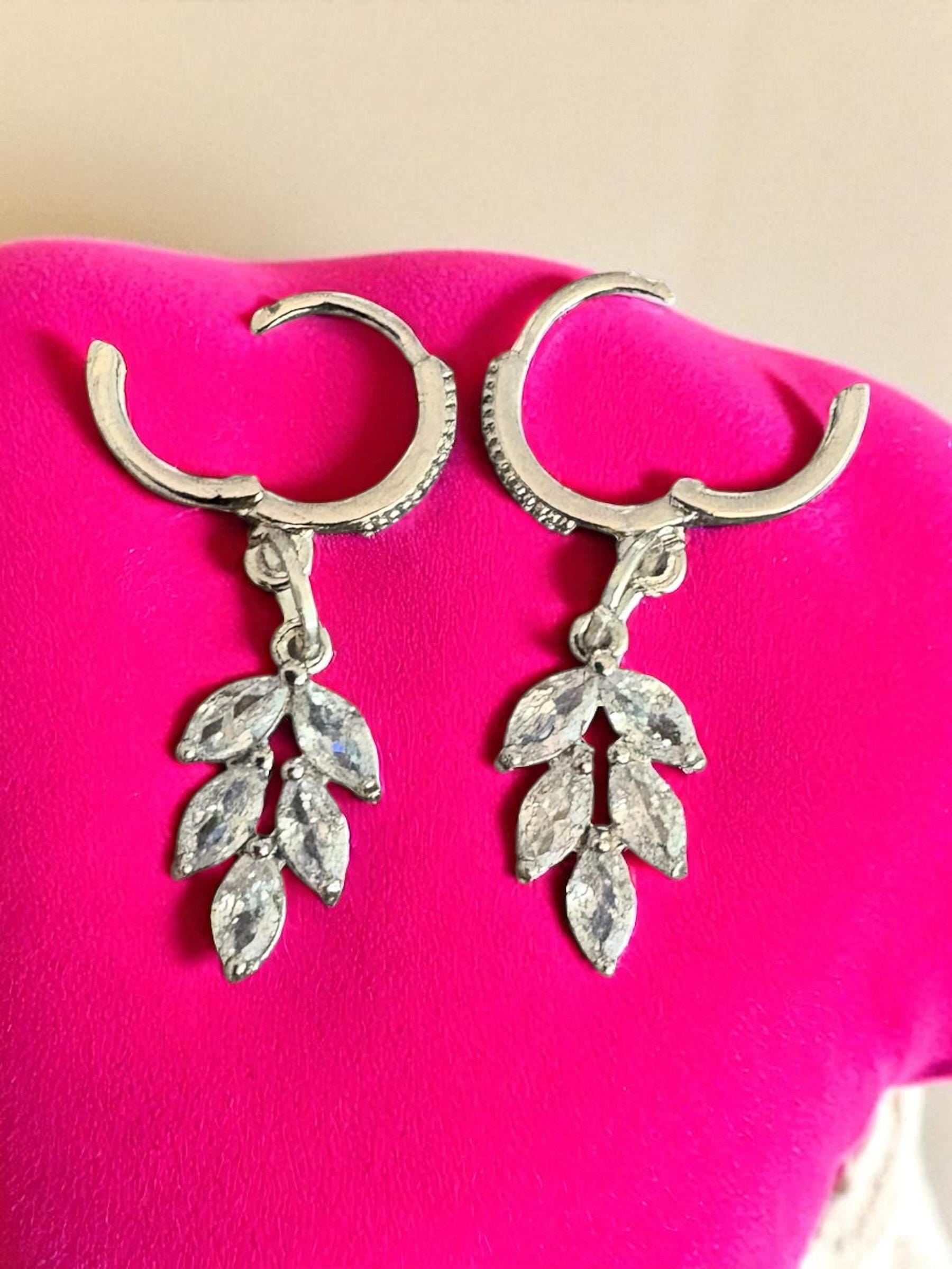 Elegant Leaf Drop Earrings – Gold or Silver Crystal Dangle