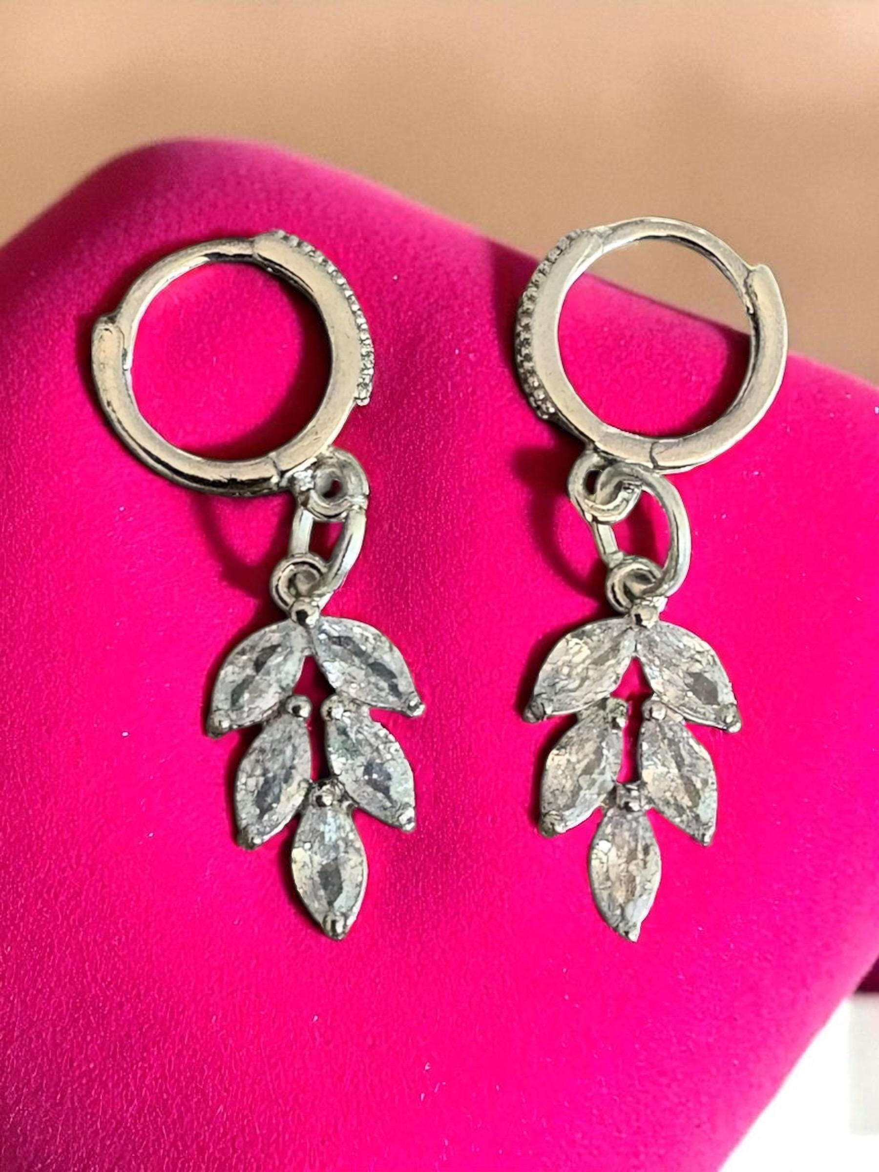 Elegant Leaf Drop Earrings – Gold or Silver Crystal Dangle