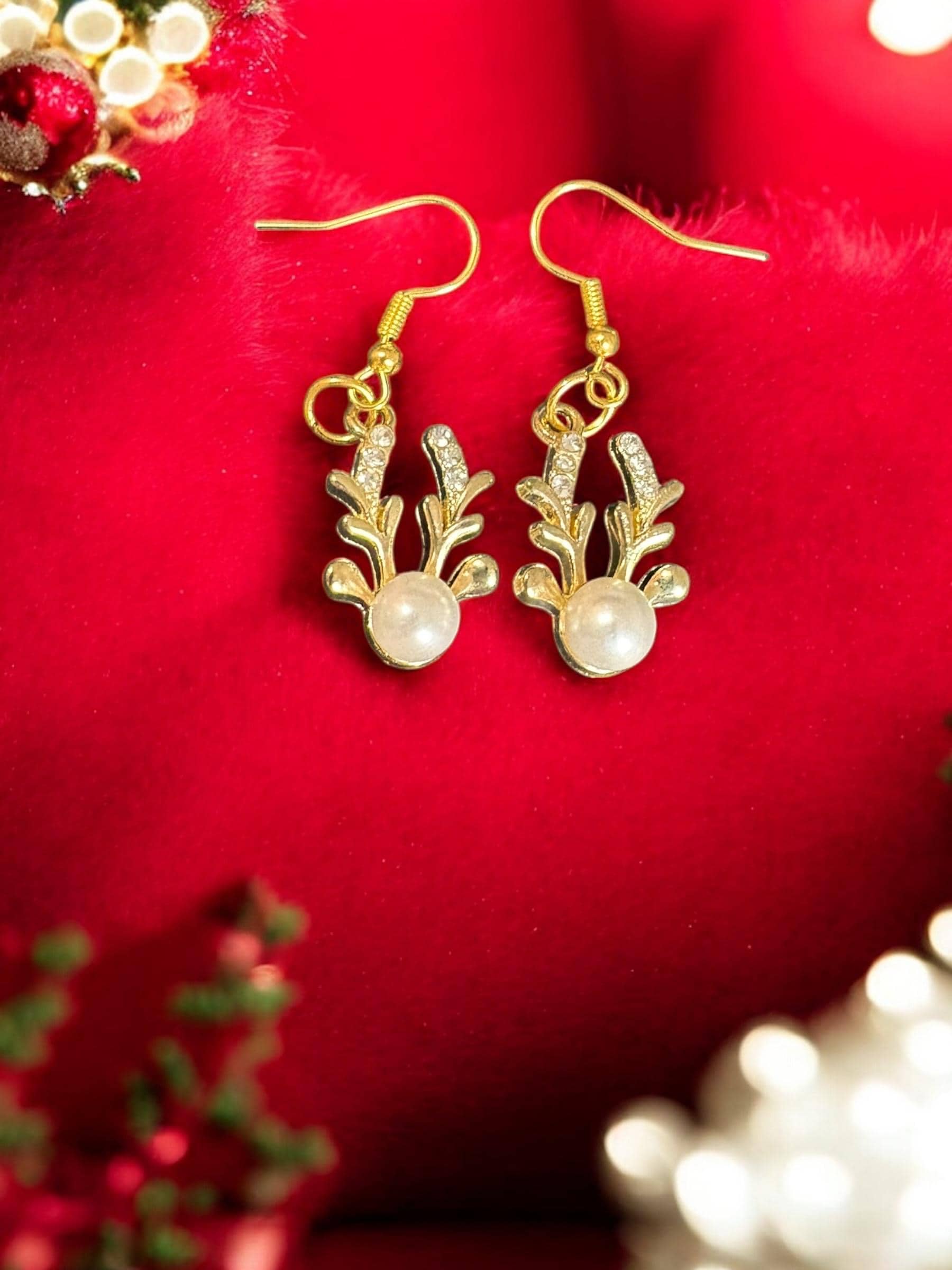 Elegant Christmas Earrings Snowflake Reindeer Pearl Earrings Gold Silver Holiday Jewelry Festive Winter Earrings for Women