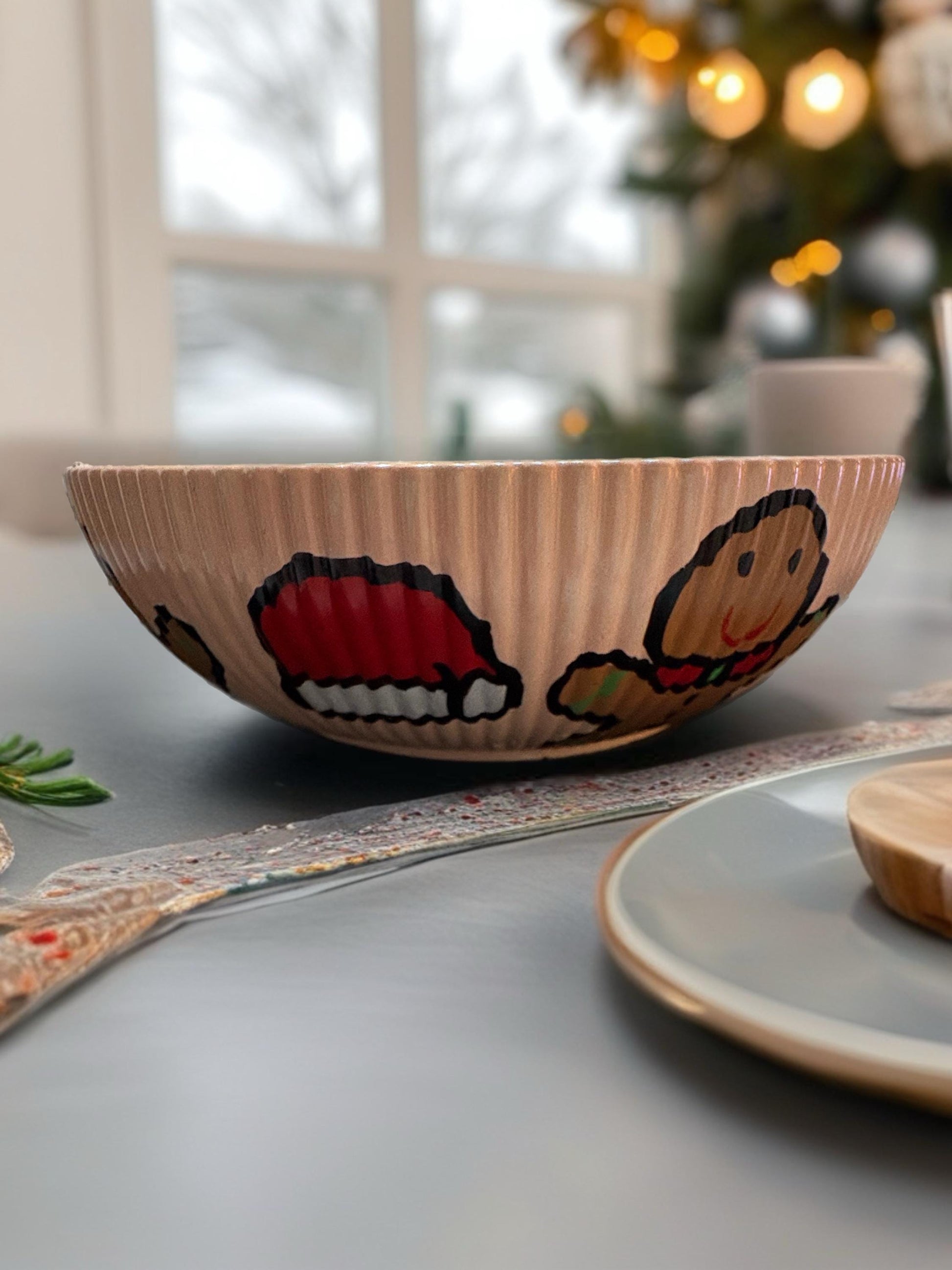 Gingerbread Man Christmas Bowl Hand-Painted Ceramic Holiday Bowl Festive Decorative Dish Christmas Table Decor Holiday Gift