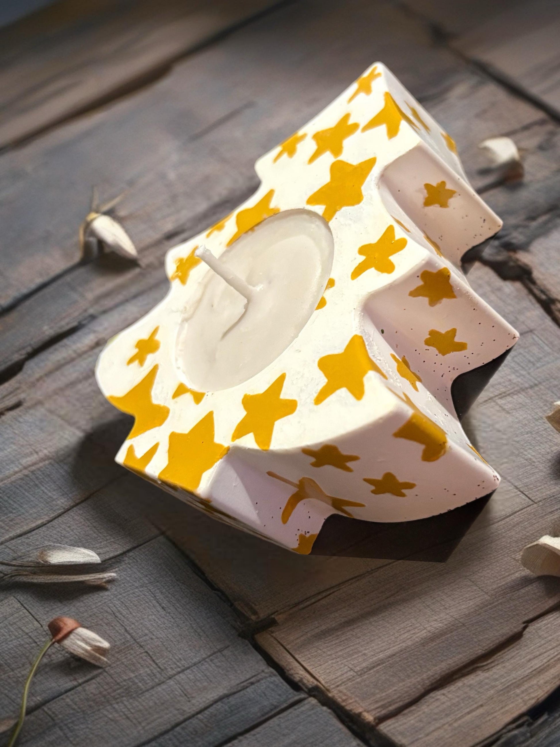 Hand-Painted Ceramic Christmas Tree Candle Festive Star Design Candle Cozy Holiday Decor Christmas Gift Handmade Ceramic Candle